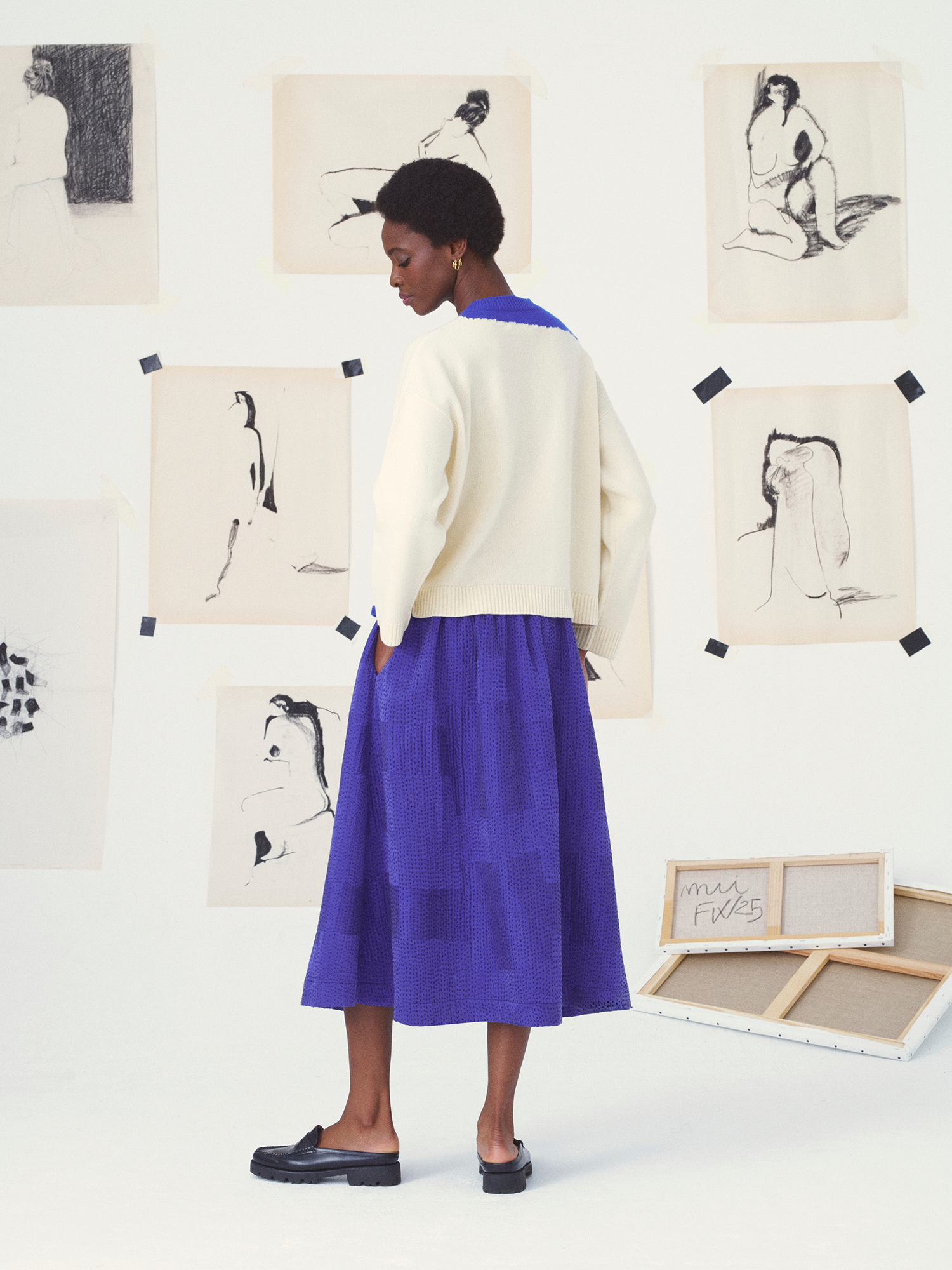 pull-gerda-abstraction-offwhiteroyalblue