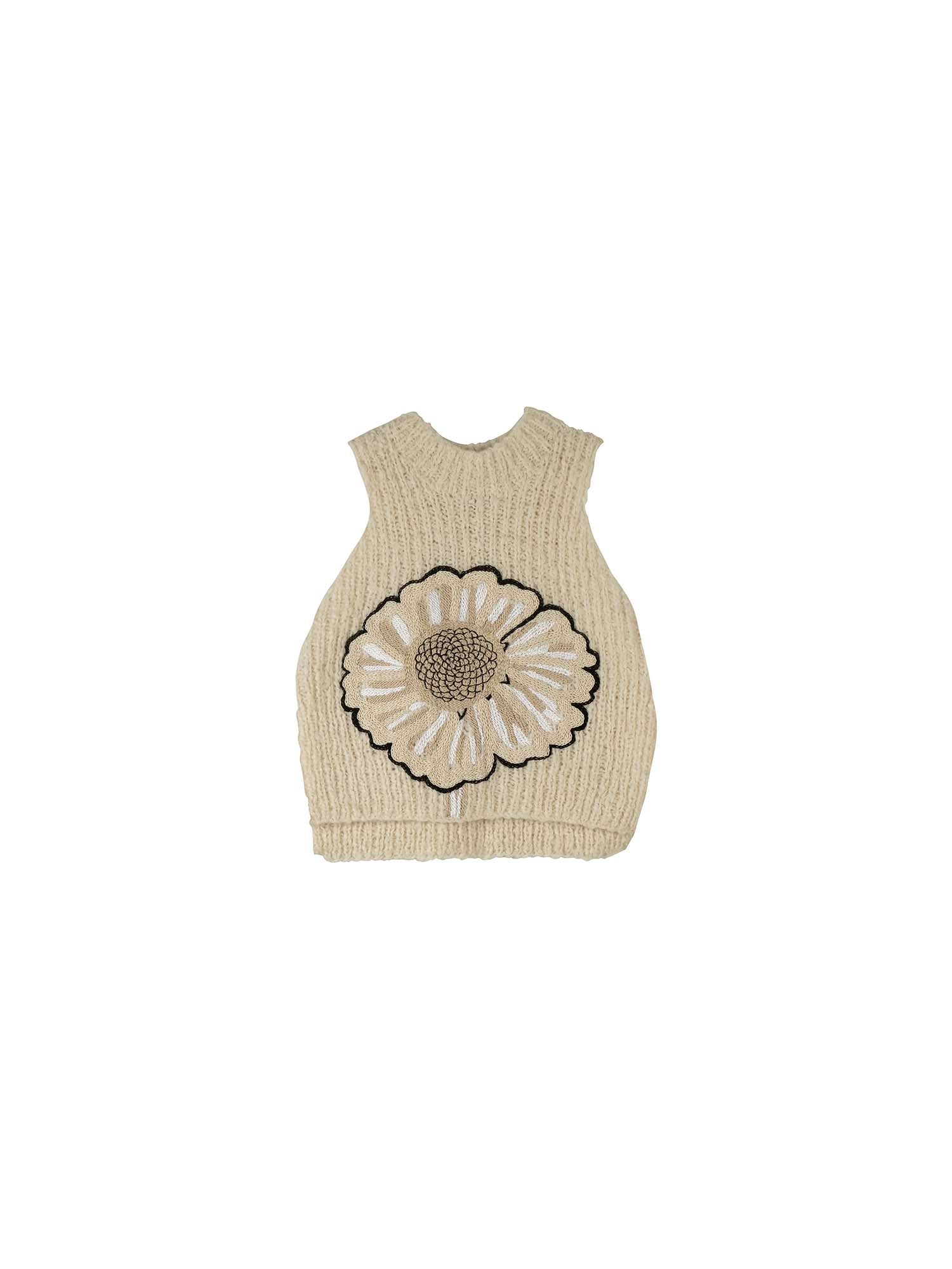 pull-maya-abstraction-offwhite