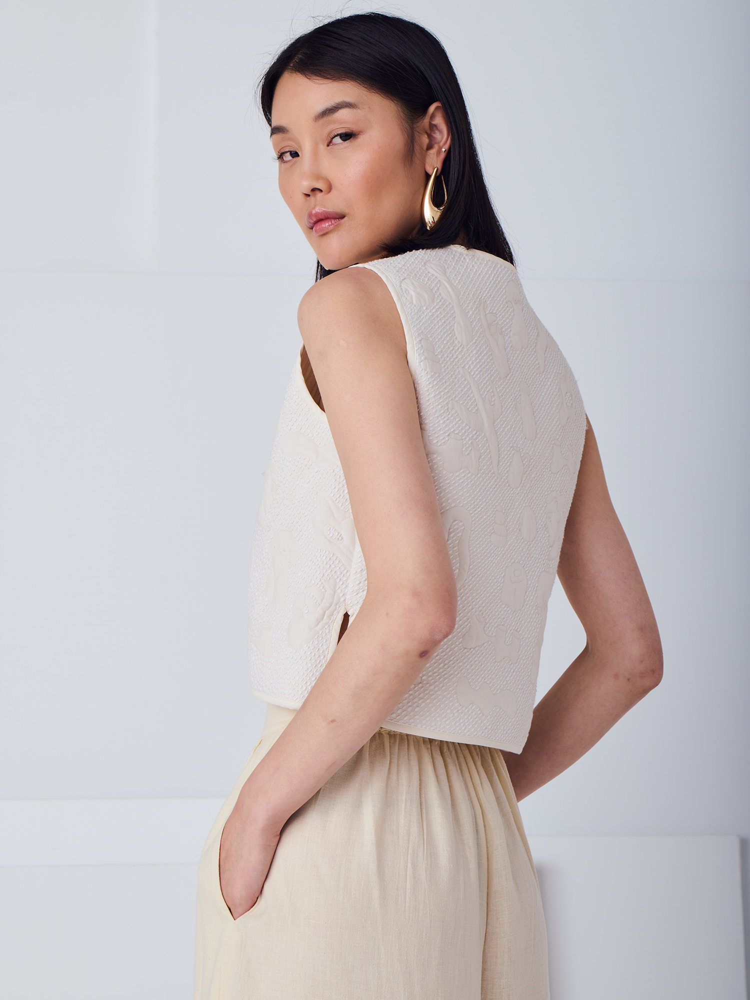 gilet-chana-sculptrice-craie
