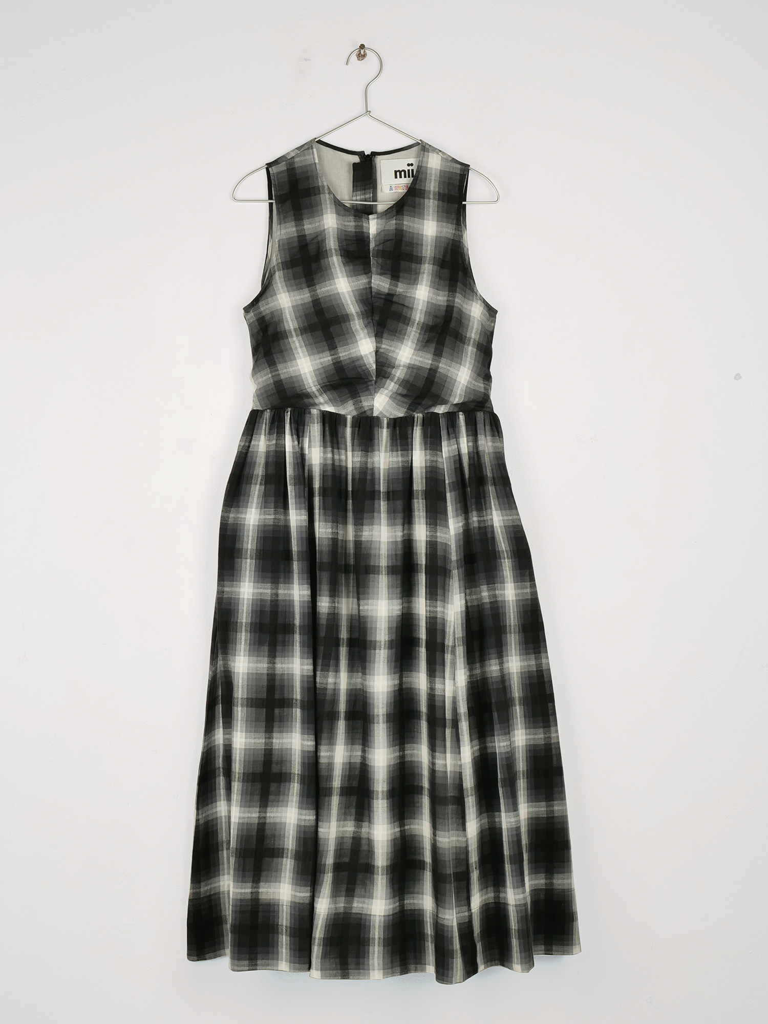 robe-ilana-dessinatrice-dark