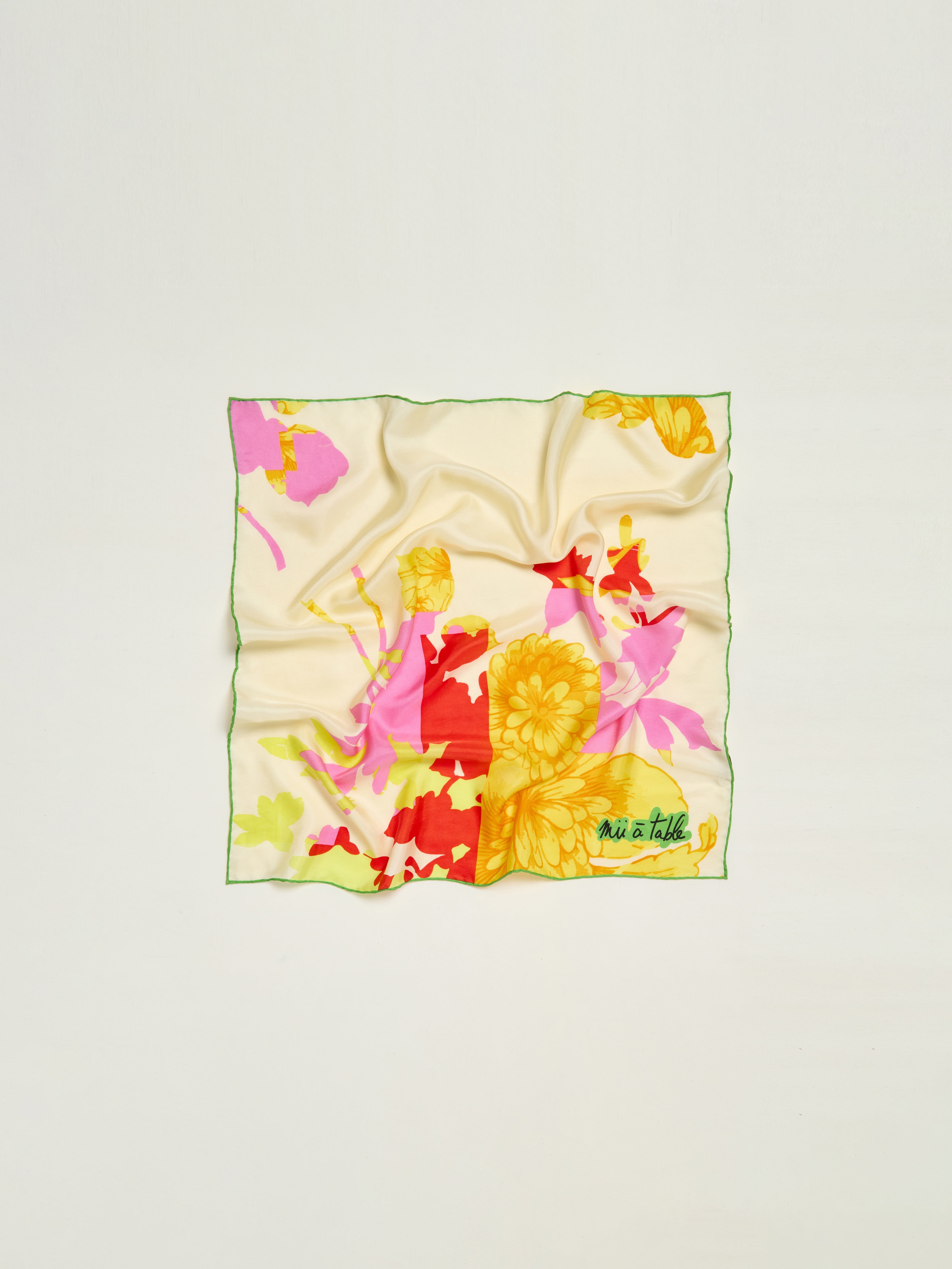 SILK SQUARE 65 - BAROQUE COMPOSITION