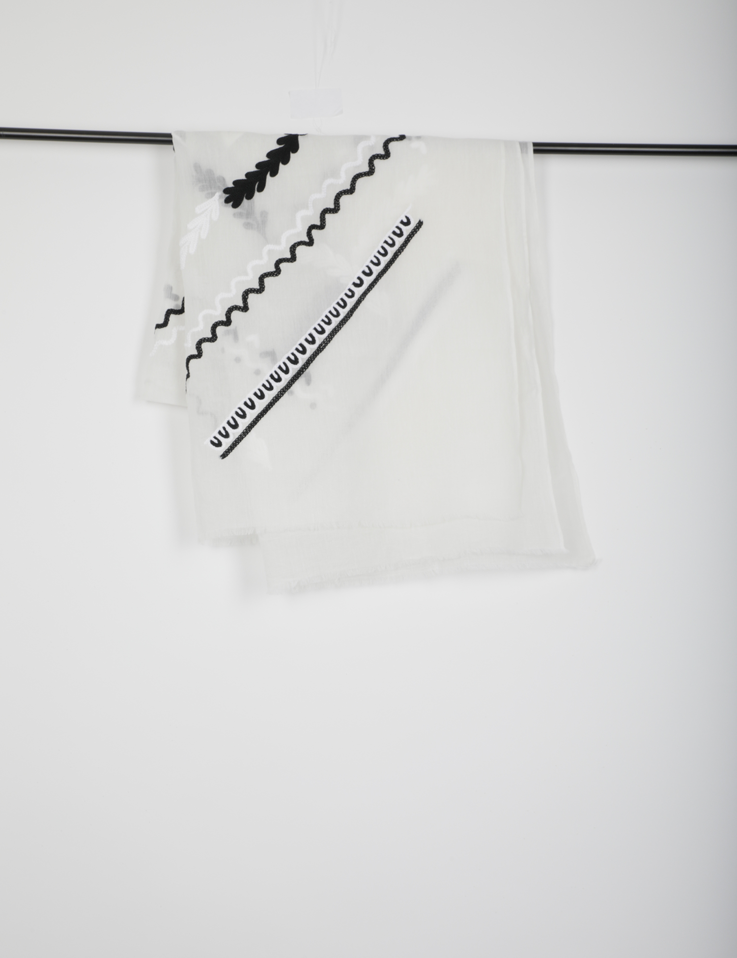 foulard-brode-vasegrec-blackandwhite