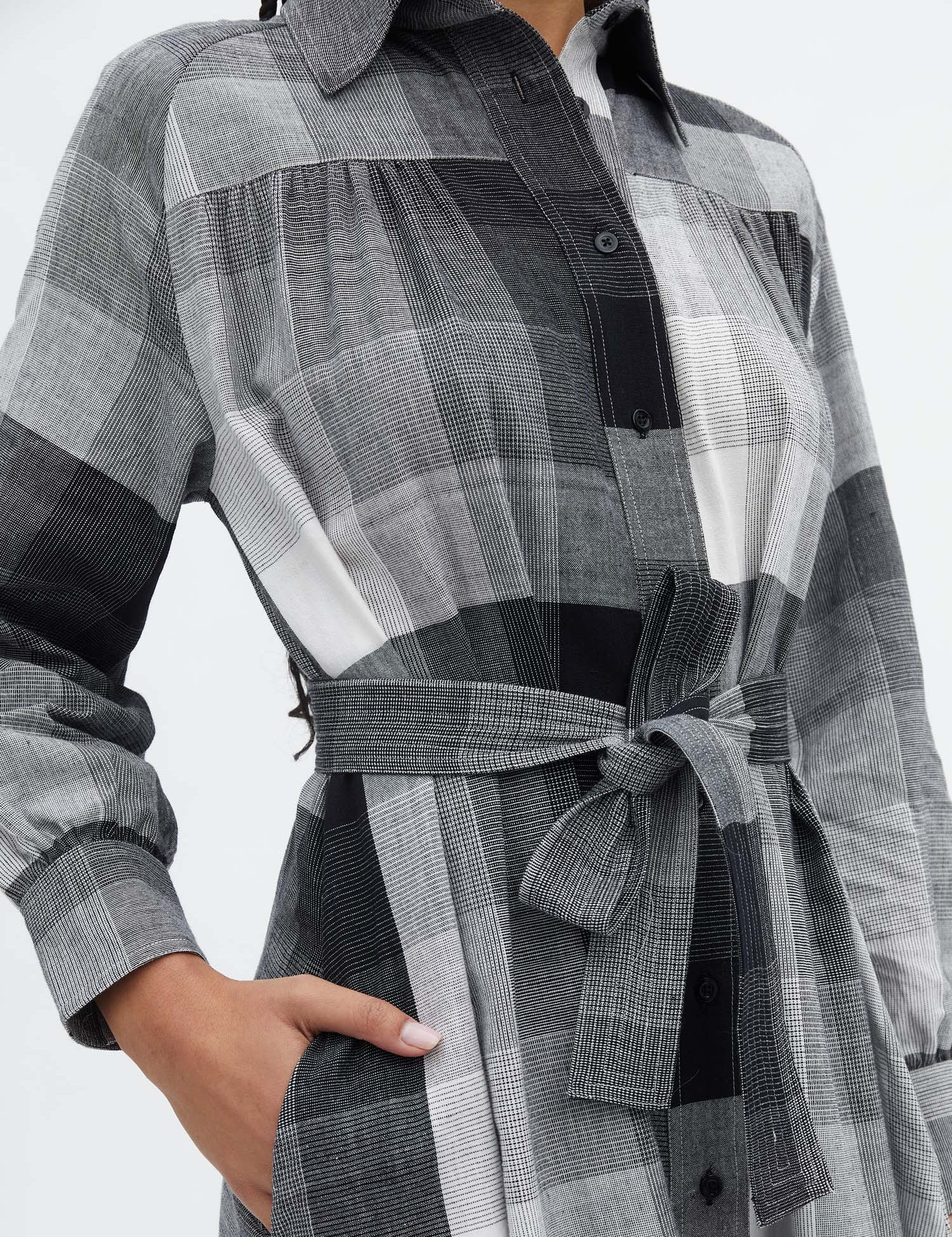 dress-niki-pixelart-bw-miicollection