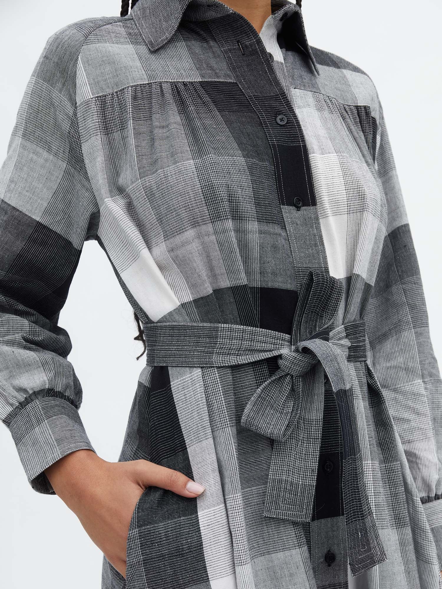 dress-niki-pixelart-bw-miicollection