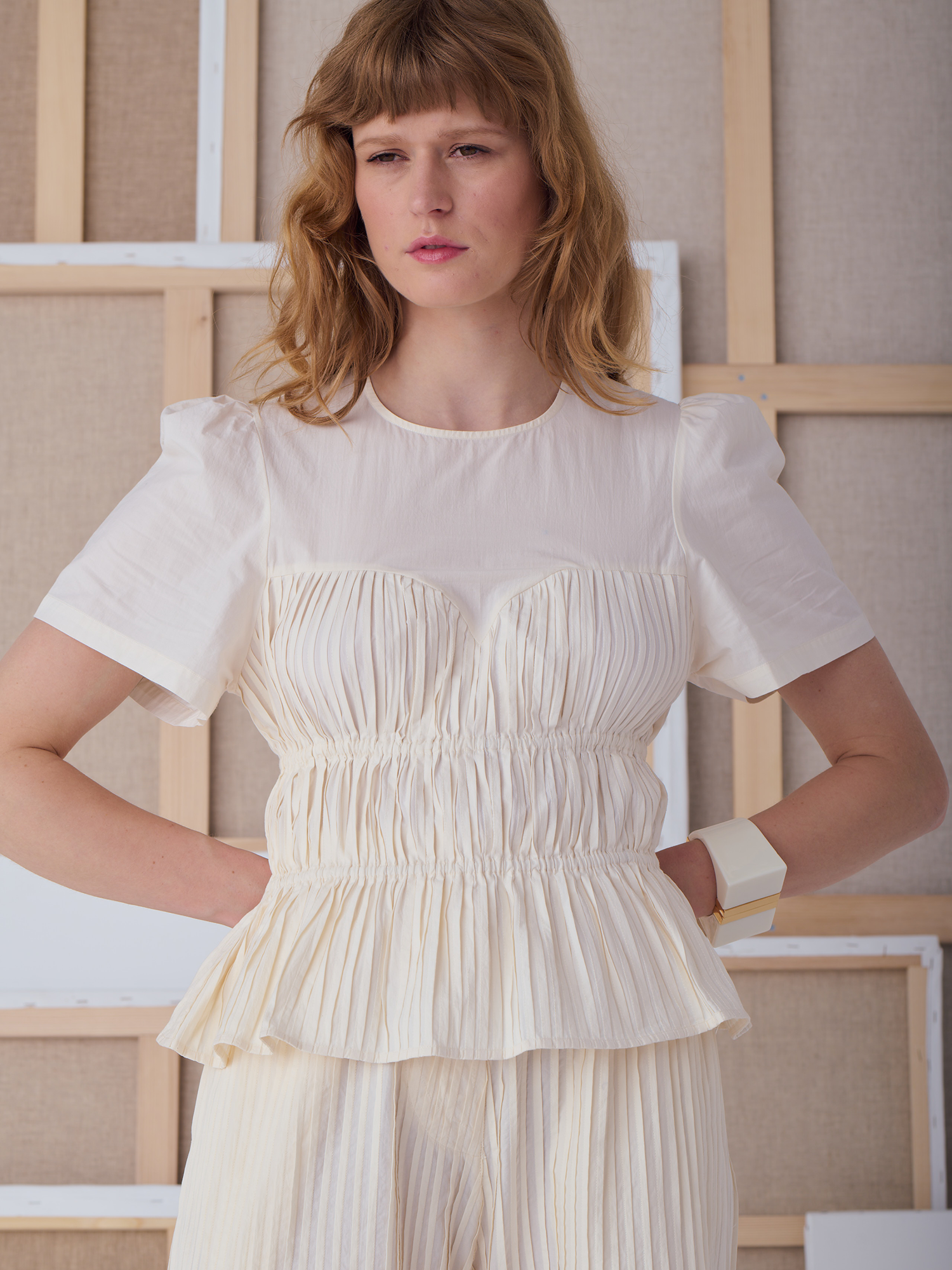 top-olympe-sculptrice-ecru