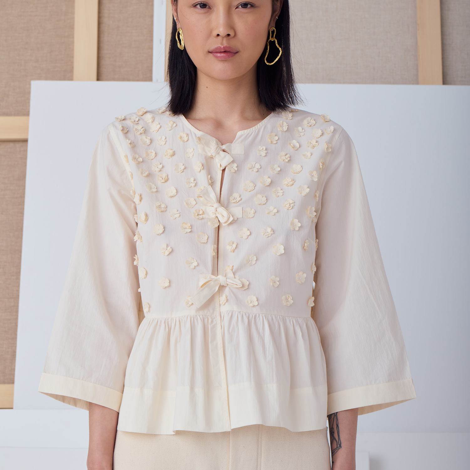 top-arlette-sculptrice-ecru