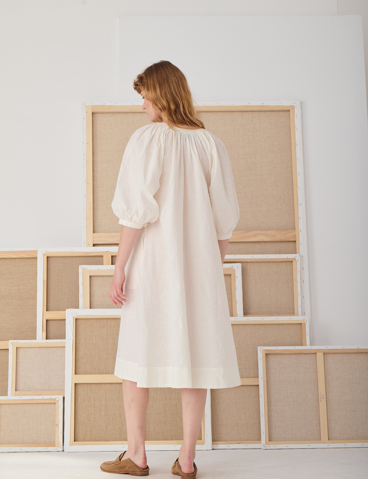 robe-sharma-sculptrice-craie