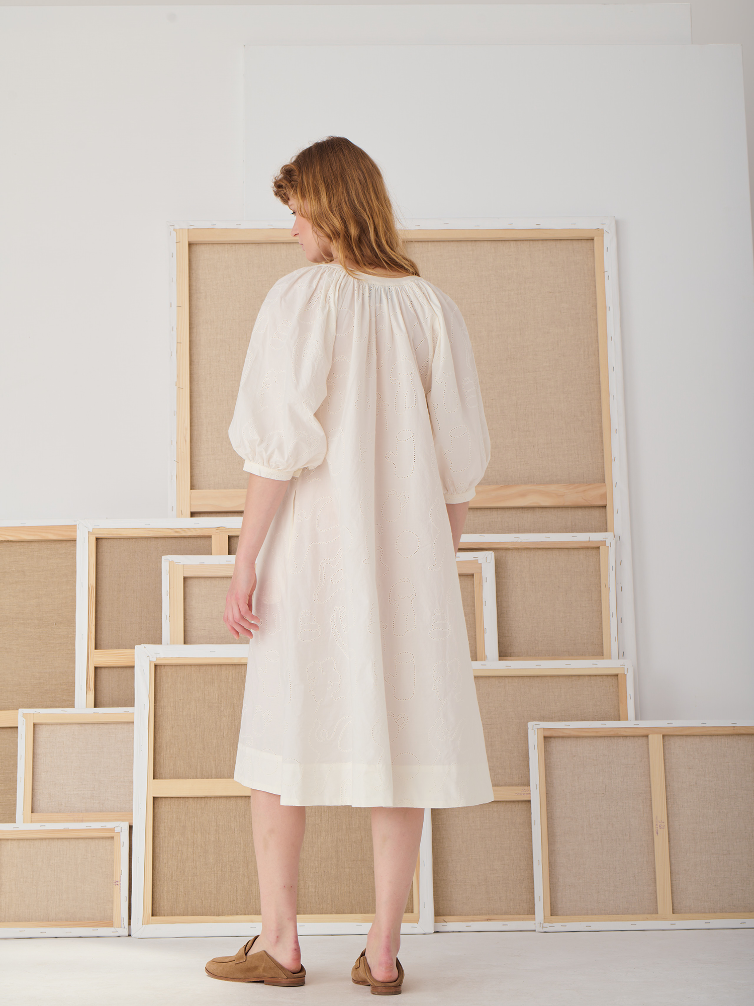 robe-sharma-sculptrice-craie