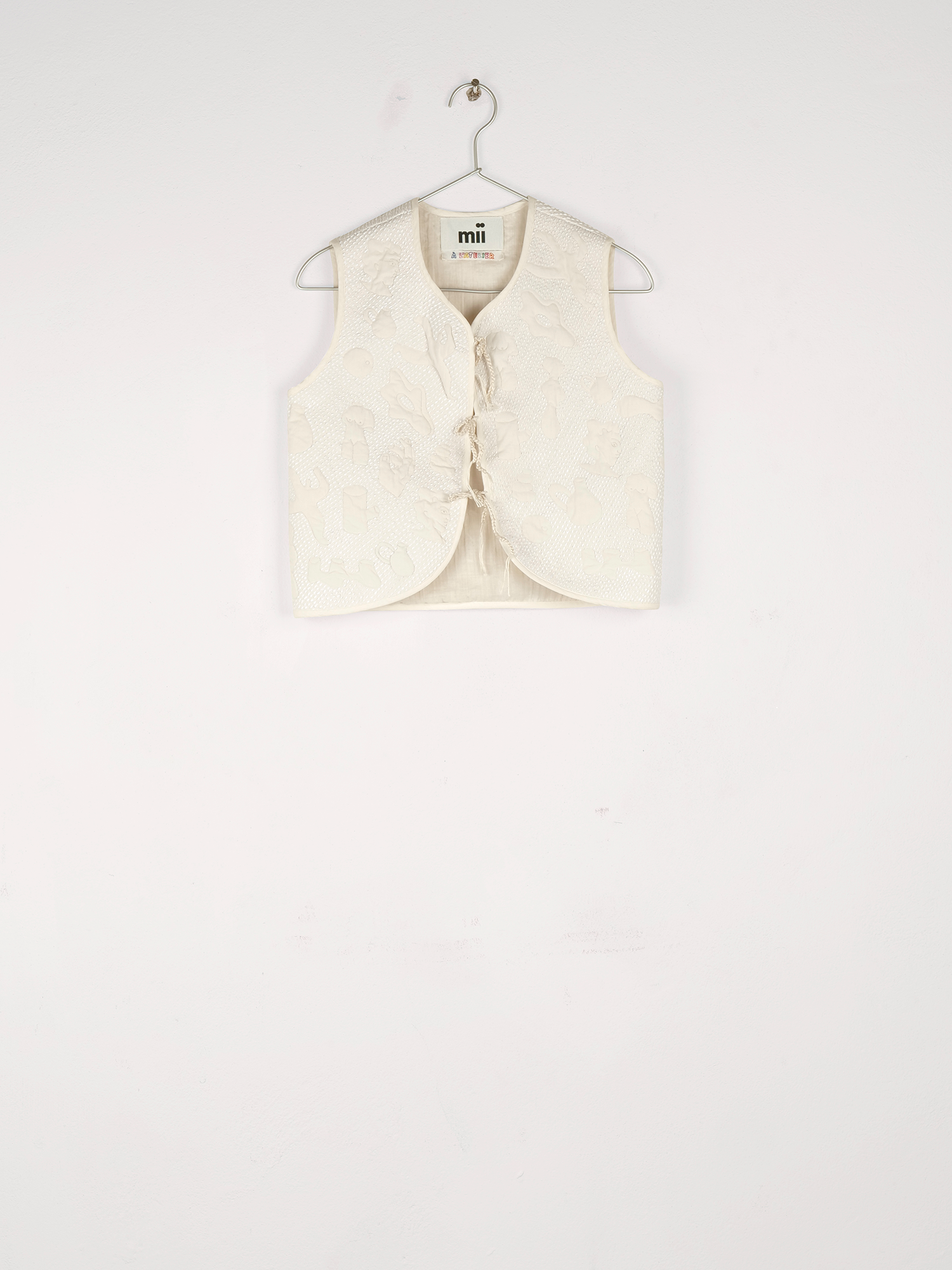 gilet-chana-sculptrice-craie