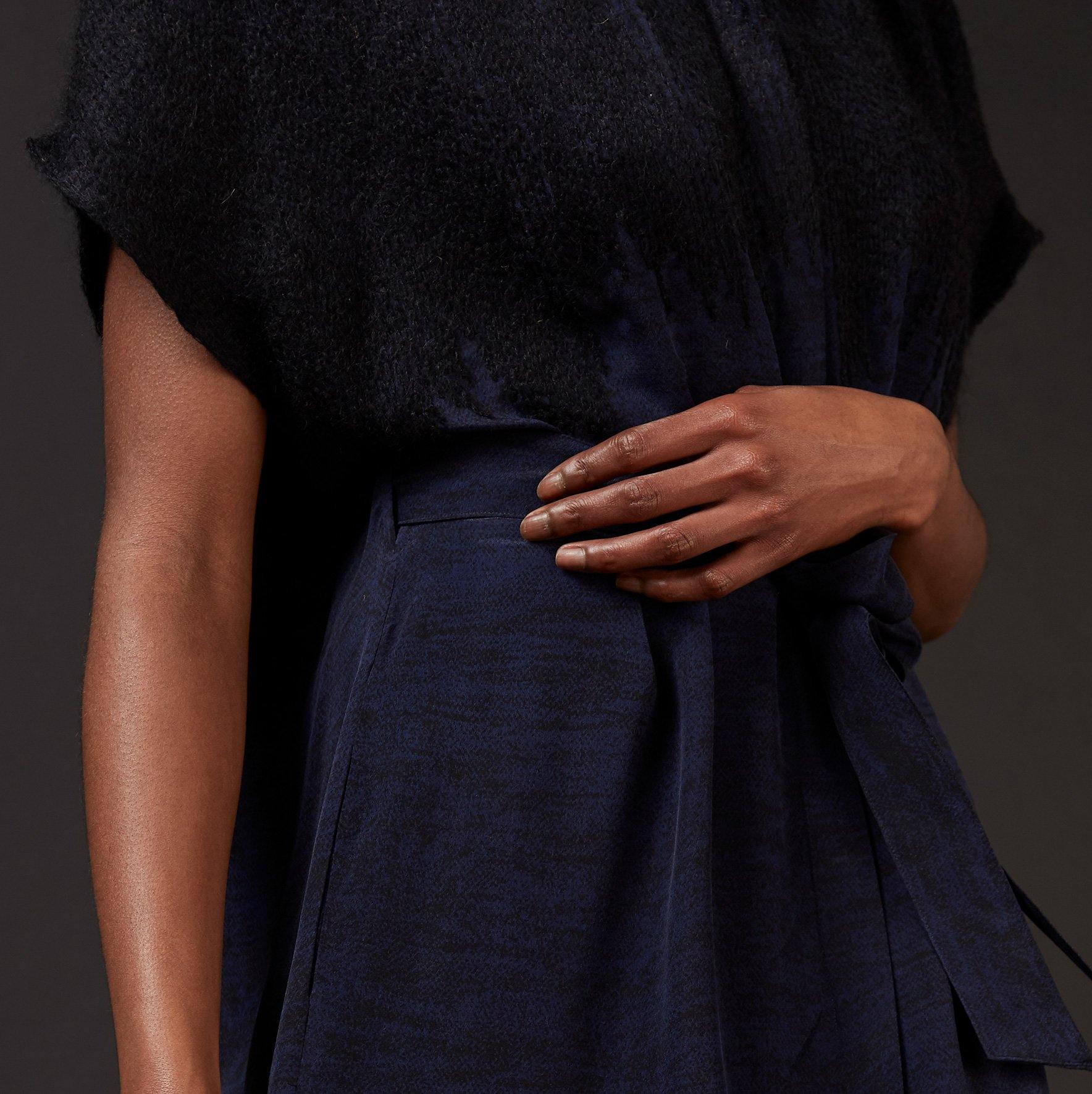 BLUENAVY_SILKMOHAIRDRESS_MONOCHROME