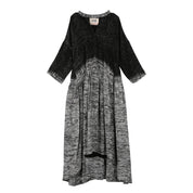 tara-monochrome-aw20