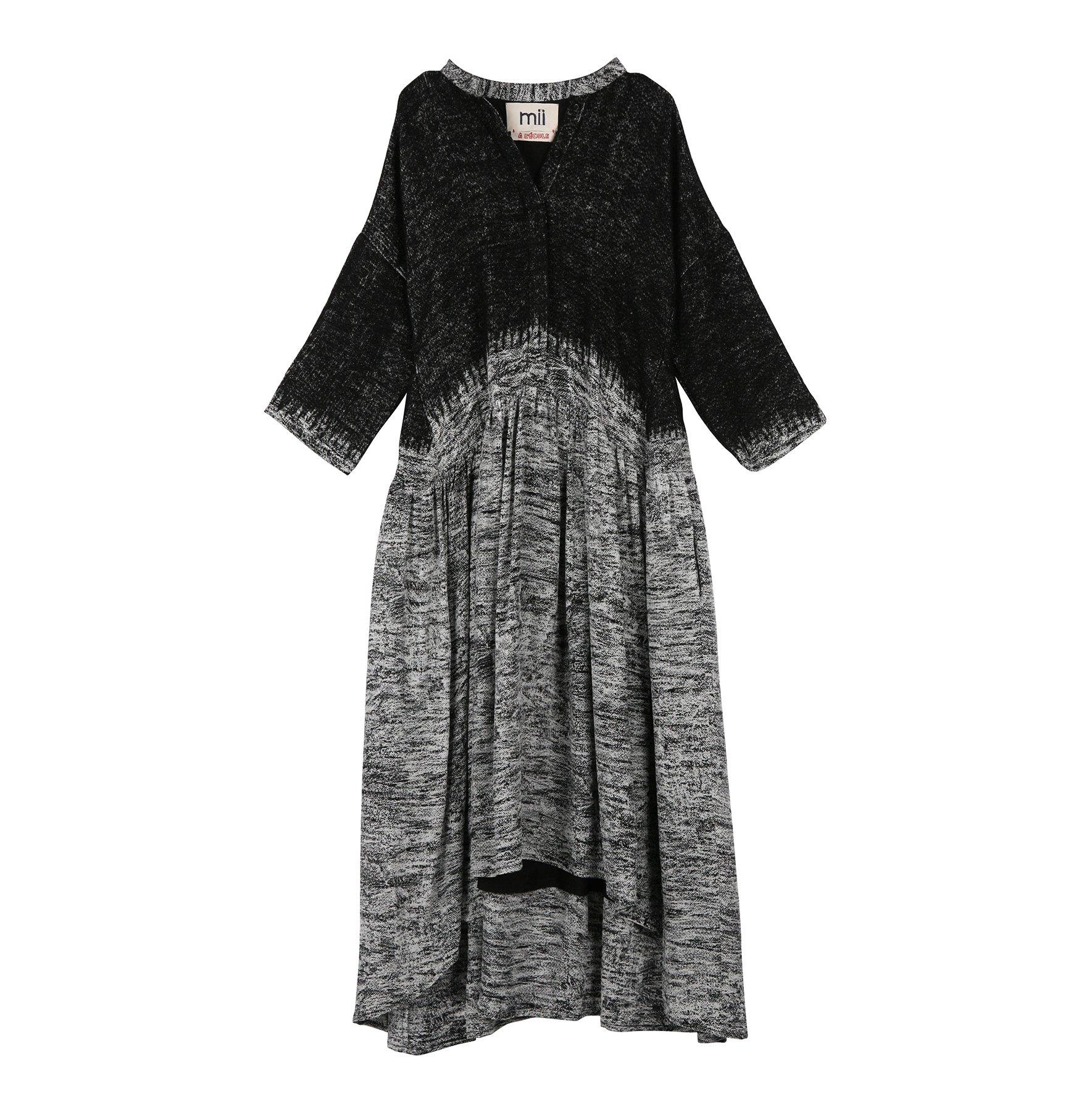 tara-monochrome-aw20